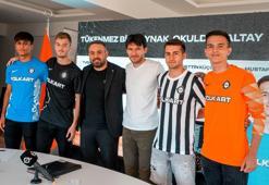 Altay, 4 genç futbolcuyla sözleşme imzaladı