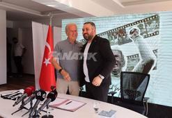 Altay, teknik direktör Mustafa Denizli ve yeni futbolcular için imza töreni düzenledi