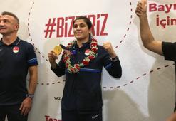 Olimpiyat şampiyonu Busenaz Sürmeneli'ye coşkulu karşılama