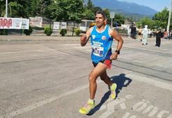 Temizlik işçisi Ahmet Bayram'dan atletizmde kupa ve madalya