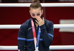 Spor camiasından Busenaz Sürmeneli ve Buse Naz Çakıroğlu'na tebrik