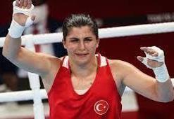 Busenaz Sürmeneli'nin evinde altın madalya sevinci