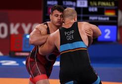 Güreşte erkekler grekoromen stil 130 kiloda milli sporcu Rıza Kayaalp yarı finale yükseldi