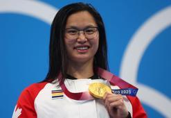 Margaret , kadınlar 100 metre kelebek finalinde altın madalya kazandı
