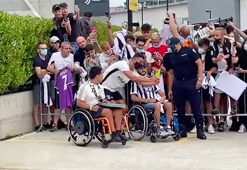 Juventus antrenmanı öncesi Cristiano Ronaldo'ya yoğun ilgi!