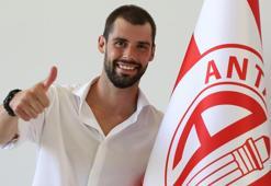 Son dakika! İtalyan orta saha Andrea Poli, resmen Antalyaspor'da
