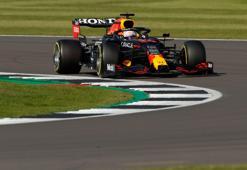 Formula 1'de ilk kez düzenlenen sprint yarışını Max Verstappen kazandı