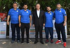 Mansur Yavaş, olimpiyatlara gidecek ASKİ'li sporcularla bir araya geldi
