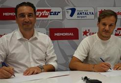 Deni Milosevic gece yarısında Antalyaspor'la 3 yıllık sözleşme imzaladı