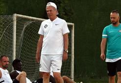 Altay'da Mustafa Denizli sahaya indi