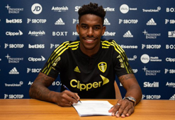 Leeds United, Junior Firpo'yu transfer etti