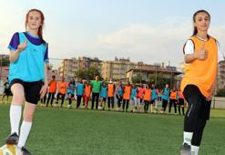 Ailelerinin karşı çıktığı kadın futbol takımı oyuncuları, 3. lige hazırlanıyor