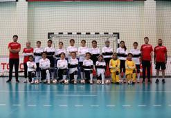 'Güneşin Çocukları' ilk kez hentbol salonunda antrenman yaptı