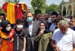 Burak Elmas, Veysel Karani Türbesi'nde kurban kesti