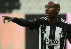 Beşiktaş'ta Atiba Hutchinson'la yola devam
