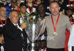 Son dakika... Beşiktaş'ta dev zirve! Başkan Ahmet Nur Çebi ile Sergen Yalçın görüşme odasına....