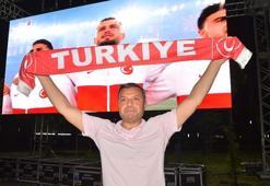 Adanalılar Türkiye-İtalya maçını dev ekranlarda izledi