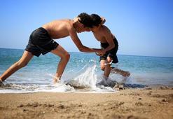Mersin Güreş Eğitim Merkezi sporcuları kumsala indi