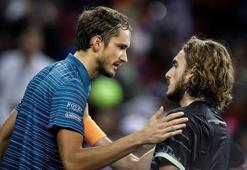 Medvedev ile Tsitsipas çeyrek finalde