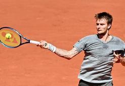 Medvedev, Roland Garros'ta ikinci turda