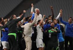 Altay şampiyon oldu, Mustafa Denizli gözyaşlarına hakim olamadı! İşte o anlar...