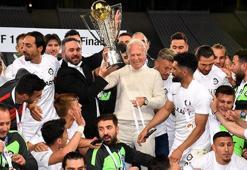 Süper Lig'e yükselen Altay, kupasını aldı!