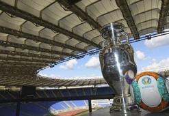 St. Petersburg, "Beyaz Geceler"de futbol coşkusuna hazır