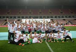 Bursa Yıldırım Spor'u deviren Isparta 32 Spor, Misli.com 2. Lig'e yükseldi
