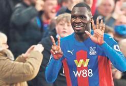 Beşiktaş Şampiyonlar Ligi için Benteke'yi istiyor