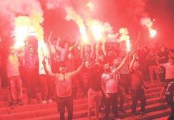 Beşiktaşlı taraftar şampiyonluğu kutladı!