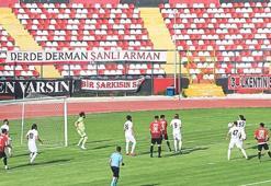 Sakaryaspor final yolunu yarıladı!