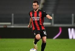 Milan'ın yeni sezon forma tanıtımına Hakan ÇalhanoÄlu da katıldı