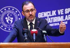 Bakan Kasapoğlu, anneler gününü "Anne, ne olur, eksilme hiç, başımızdan" şiiriyle kutladı