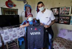 Trabzonspor haberi... Uğurcan Çakır'dan, 83 yaşındaki taraftara sürpriz ziyaret