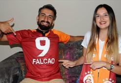 Galatasaray forması giyen damada Falcao'dan mesaj