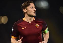Francesco Totti, bir yıl bedava çalışmayı önerdi