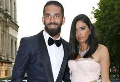 Arda Turan'dan selfie'li barış mesajı