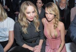 Jennifer Lawrence nişan yüzüğünü ilk kez gösterdi