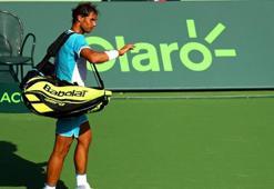 Başı dönen Rafael Nadal maçı bıraktı
