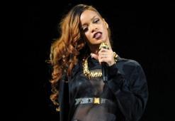 İlk kazma Rihanna'dan!