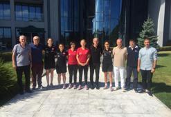 Oğuz Çetin, U17 Kız Milli Takımı'nın kampını ziyaret etti