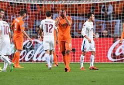 Advocaat, Van Persie'yi yine kesti