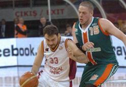 Aslan liderliği sevdi: 83-75