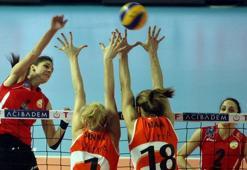 Vakıfbank seriyi 2-0'a getirdi: 3-2
