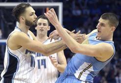 San Antonio Spurs evinde yıkılmıyor
