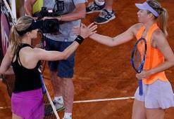 Bouchard, eleştirdiği Sharapova'yı yendi