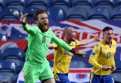 St. Johnstone kalecisi kahraman oldu!