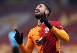 Emre Akbaba Galatasaray'ı yarışta tuttu!