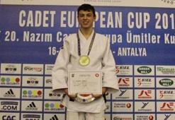 Judoda Karaca'dan altın