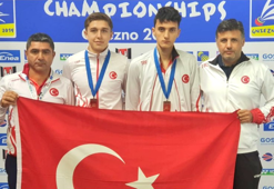 Badmintonda çifte Avrupa üçüncülüğü